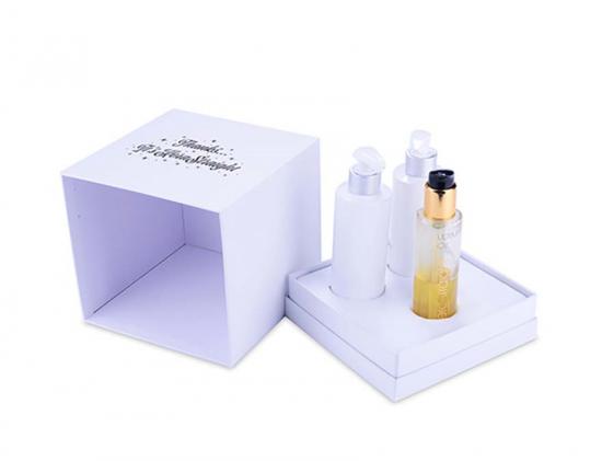 scatola cosmetica quadrata con coperchio e base